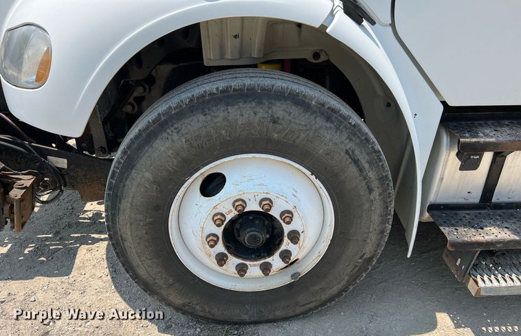 image for item II9114 2007 Freightliner Business Class M2  utility / service truck