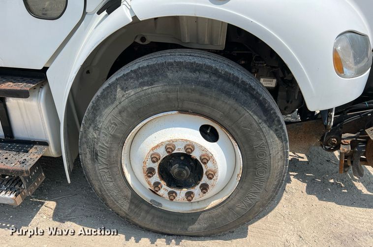 image for item II9114 2007 Freightliner Business Class M2  utility / service truck