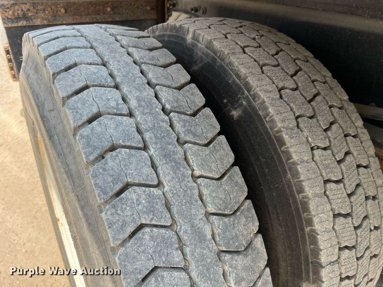 image for item II9114 2007 Freightliner Business Class M2  utility / service truck