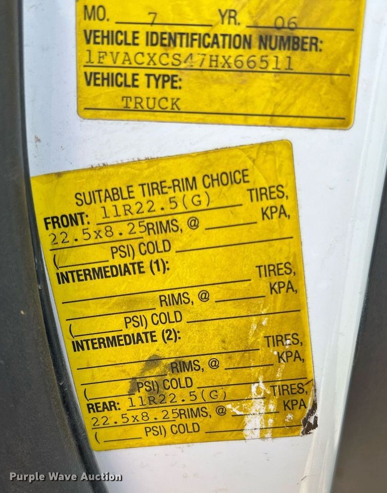 image for item II9114 2007 Freightliner Business Class M2  utility / service truck