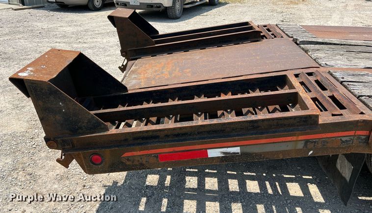 image for item II9115 2002 Interstate 20DT  equipment trailer