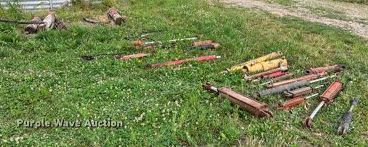 image for item II9127 Approximately 27 hydraulic cylinders