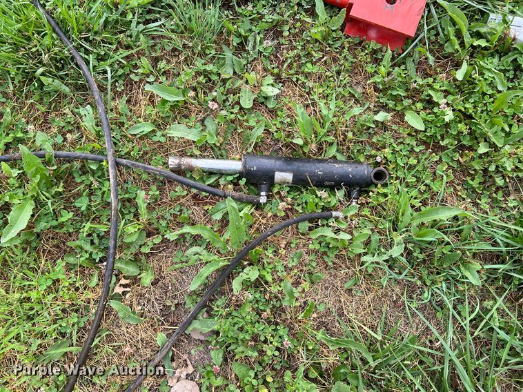 image for item II9127 Approximately 27 hydraulic cylinders