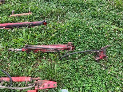 image for item II9127 Approximately 27 hydraulic cylinders