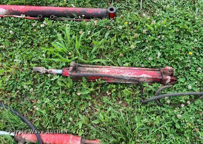 image for item II9127 Approximately 27 hydraulic cylinders