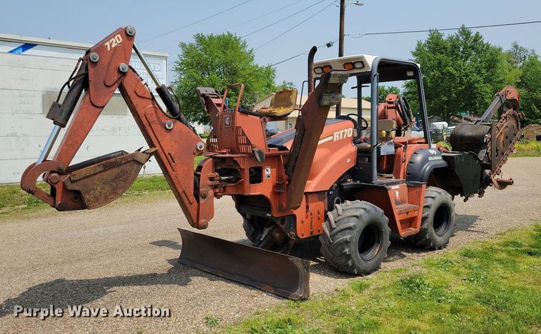 image for item JO9145 2002 Ditch Witch RT70H  trencher