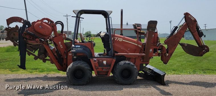 image for item JO9145 2002 Ditch Witch RT70H  trencher