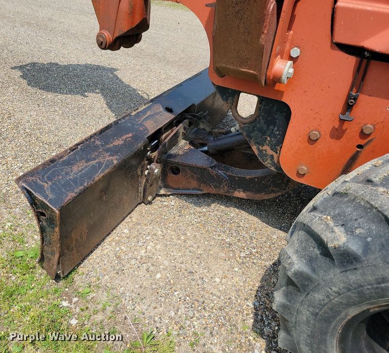 image for item JO9145 2002 Ditch Witch RT70H  trencher