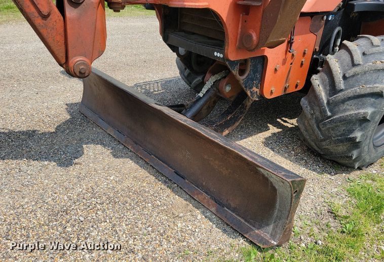 image for item JO9145 2002 Ditch Witch RT70H  trencher