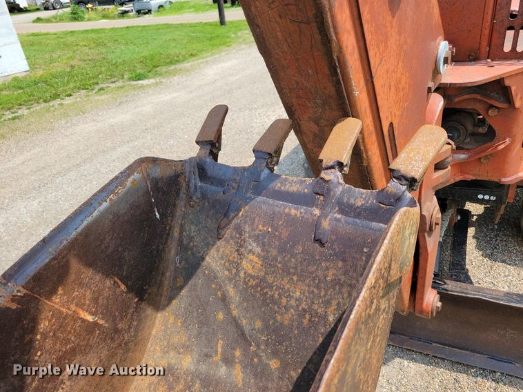 image for item JO9145 2002 Ditch Witch RT70H  trencher