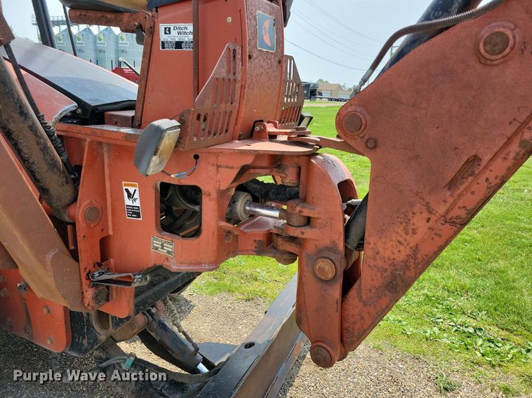 image for item JO9145 2002 Ditch Witch RT70H  trencher