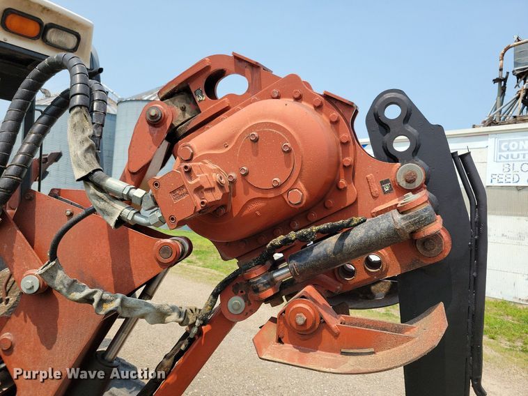 image for item JO9145 2002 Ditch Witch RT70H  trencher