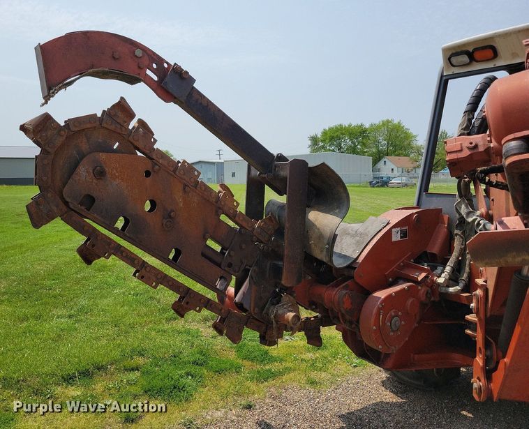 image for item JO9145 2002 Ditch Witch RT70H  trencher