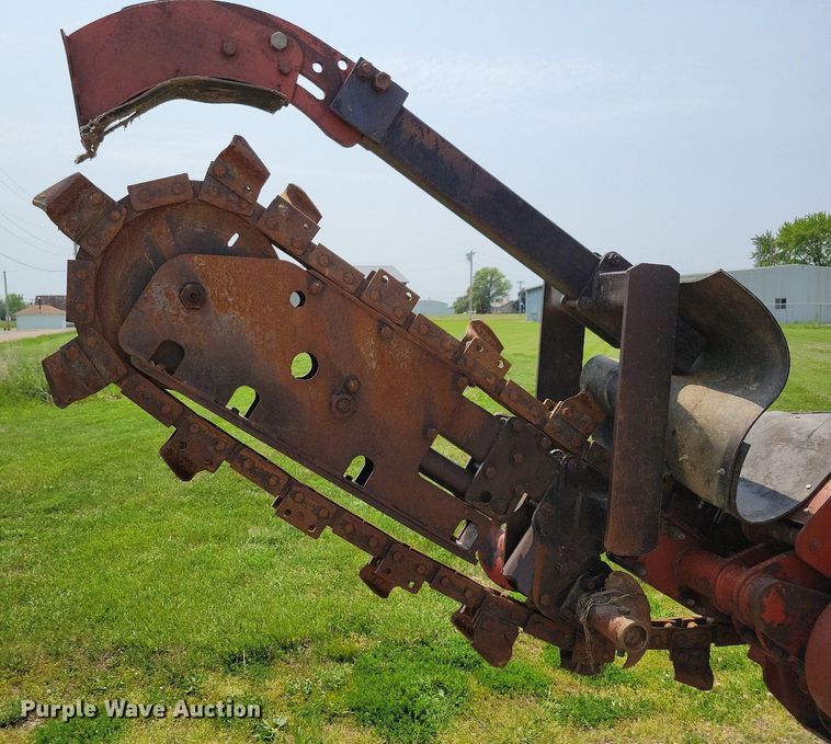 image for item JO9145 2002 Ditch Witch RT70H  trencher