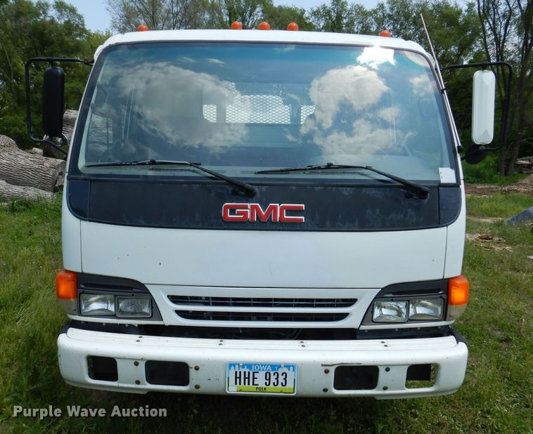 image for item JO9156 2005 GMC W4500  flatbed truck