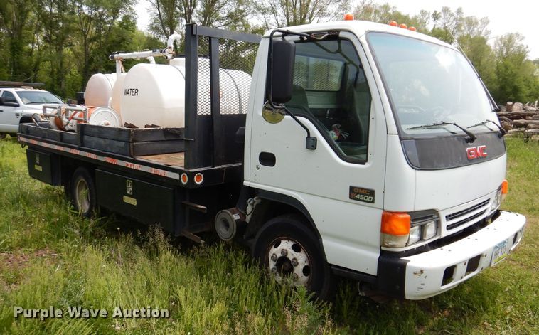 image for item JO9156 2005 GMC W4500  flatbed truck