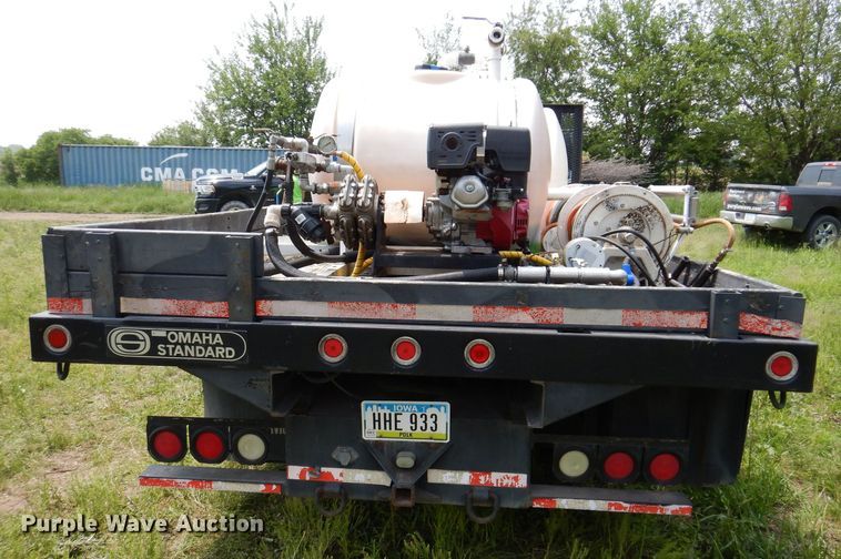 image for item JO9156 2005 GMC W4500  flatbed truck