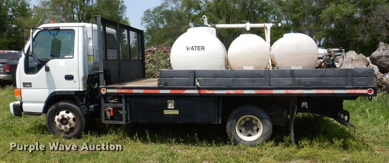 image for item JO9156 2005 GMC W4500  flatbed truck