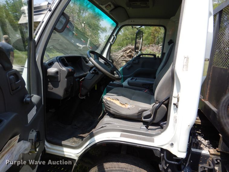 image for item JO9156 2005 GMC W4500  flatbed truck