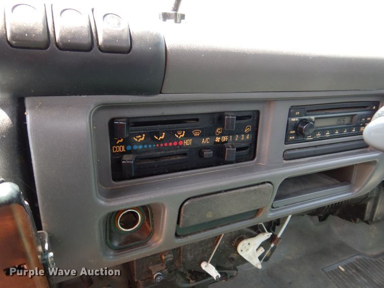 image for item JO9156 2005 GMC W4500  flatbed truck