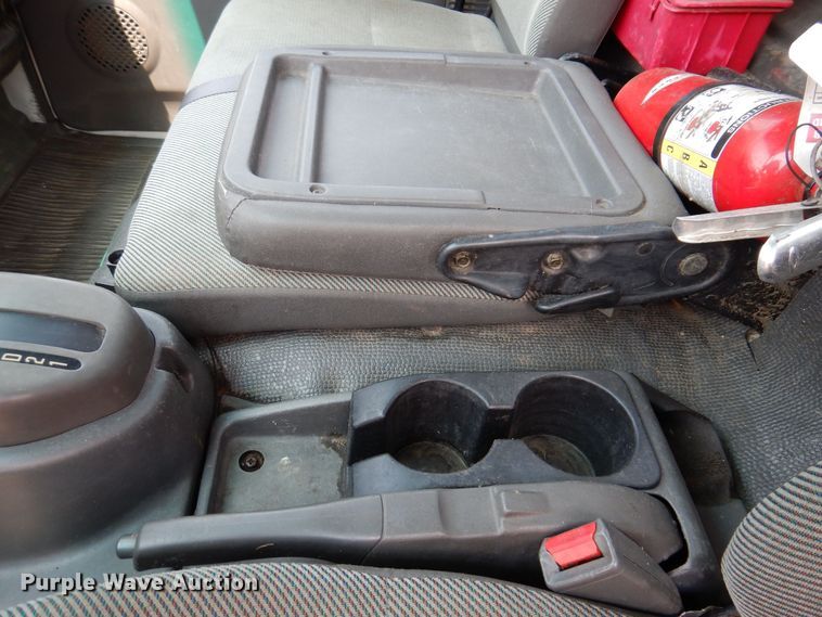 image for item JO9156 2005 GMC W4500  flatbed truck