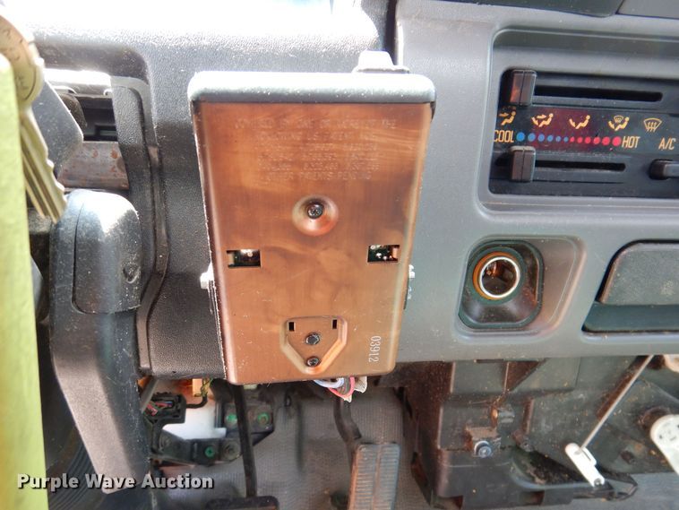 image for item JO9156 2005 GMC W4500  flatbed truck