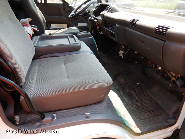 image for item JO9156 2005 GMC W4500  flatbed truck