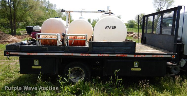 image for item JO9156 2005 GMC W4500  flatbed truck