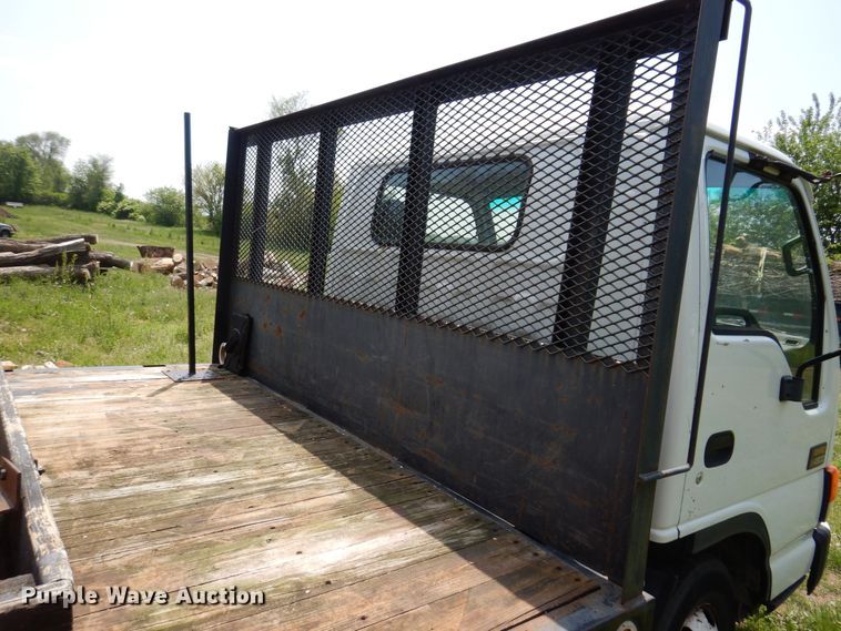 image for item JO9156 2005 GMC W4500  flatbed truck