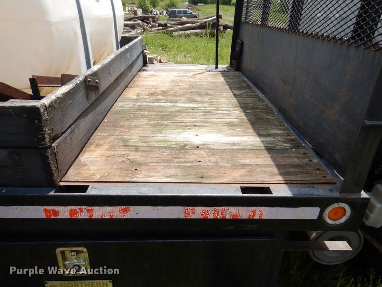 image for item JO9156 2005 GMC W4500  flatbed truck