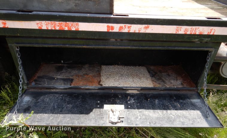 image for item JO9156 2005 GMC W4500  flatbed truck