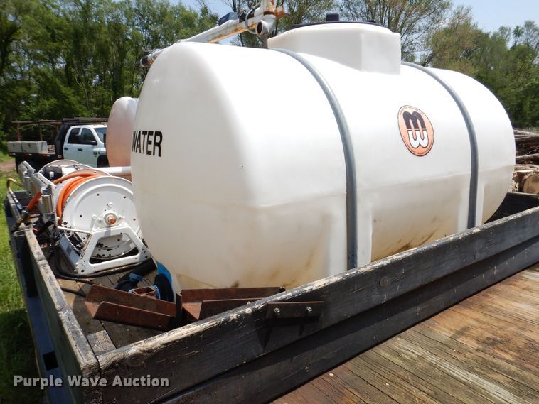 image for item JO9156 2005 GMC W4500  flatbed truck