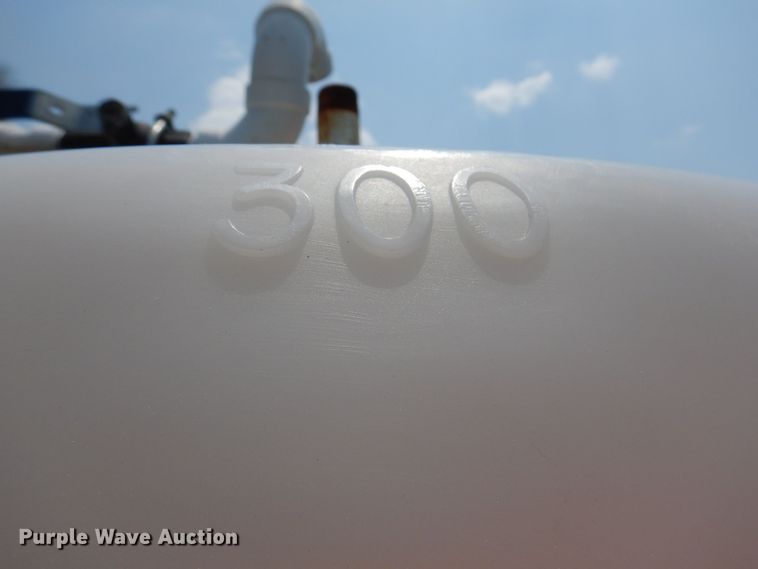 image for item JO9156 2005 GMC W4500  flatbed truck