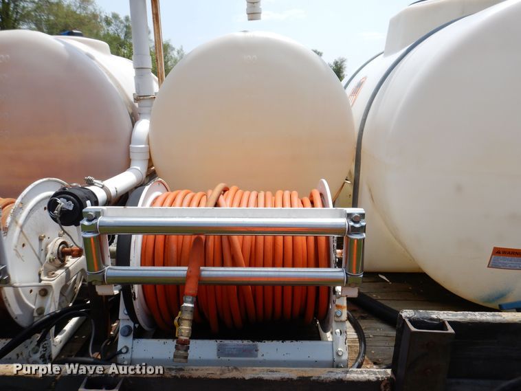 image for item JO9156 2005 GMC W4500  flatbed truck