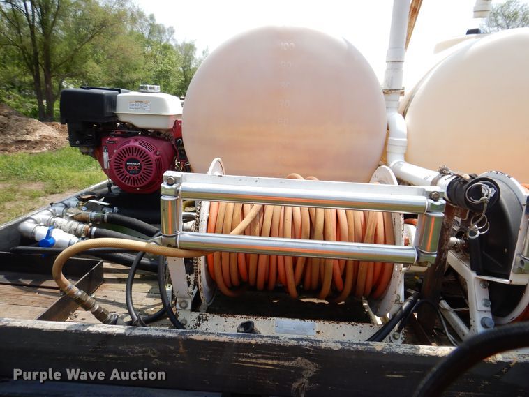 image for item JO9156 2005 GMC W4500  flatbed truck