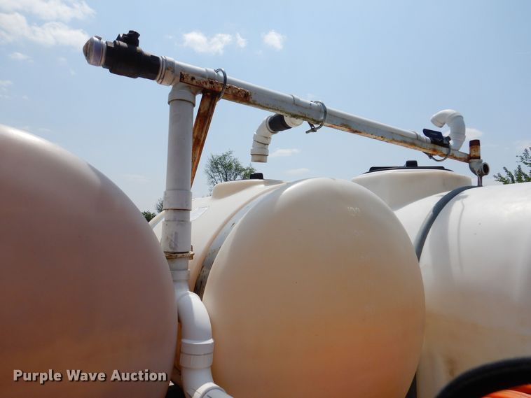 image for item JO9156 2005 GMC W4500  flatbed truck