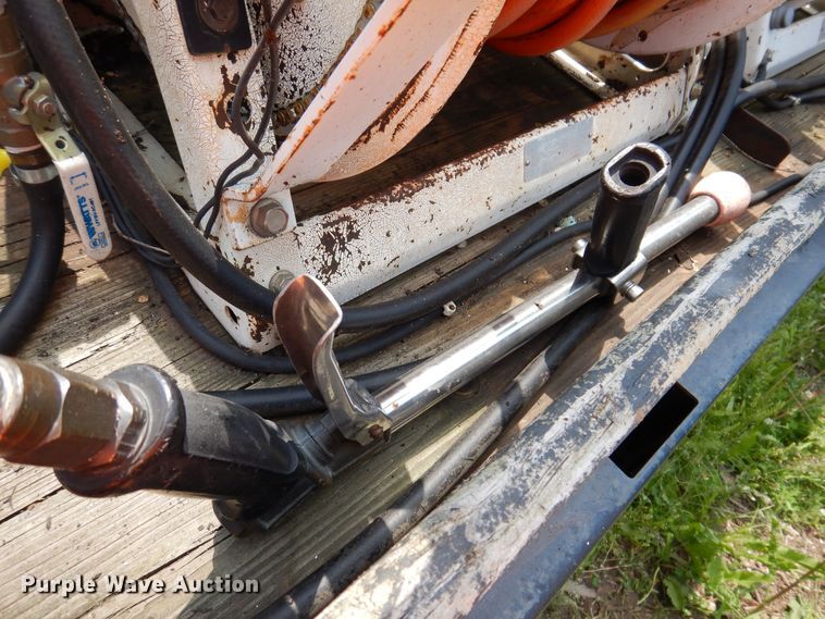 image for item JO9156 2005 GMC W4500  flatbed truck