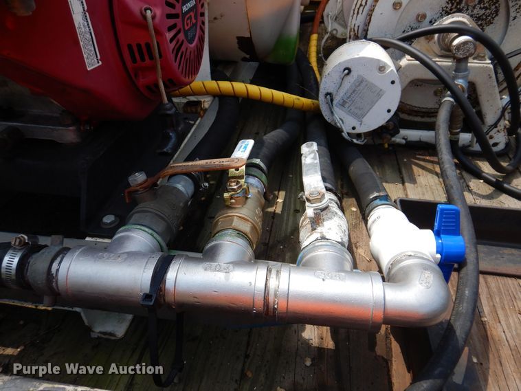 image for item JO9156 2005 GMC W4500  flatbed truck