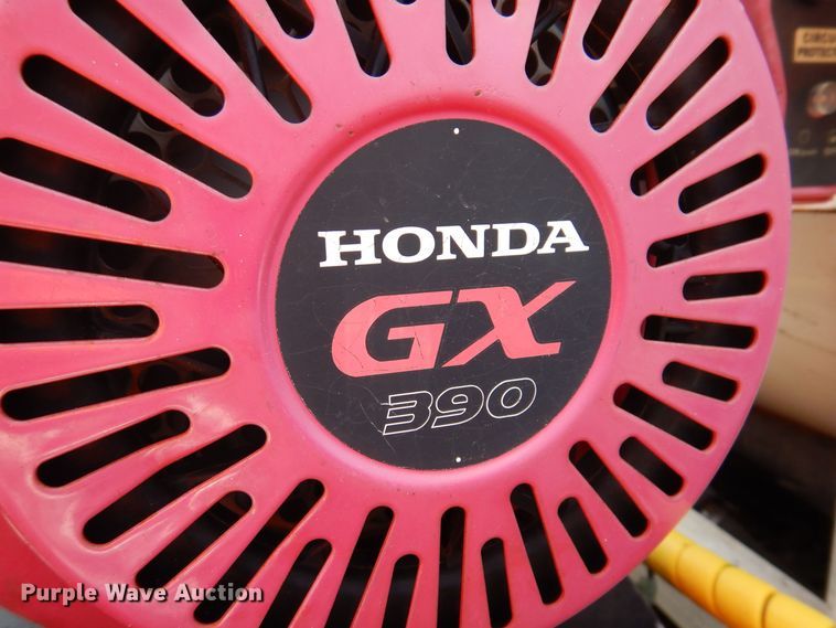 image for item JO9156 2005 GMC W4500  flatbed truck