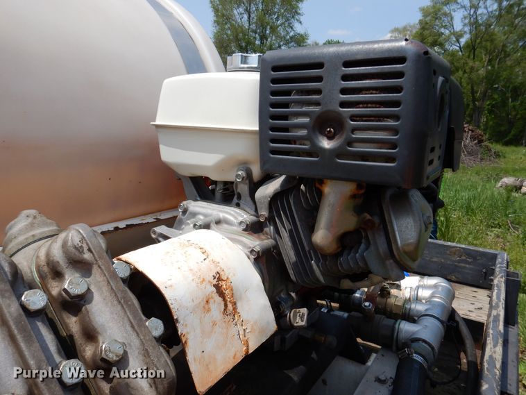 image for item JO9156 2005 GMC W4500  flatbed truck