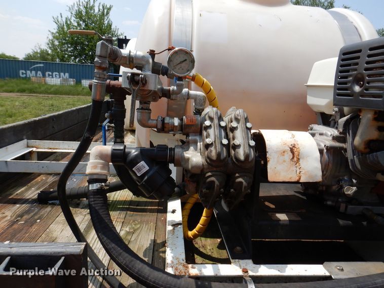 image for item JO9156 2005 GMC W4500  flatbed truck