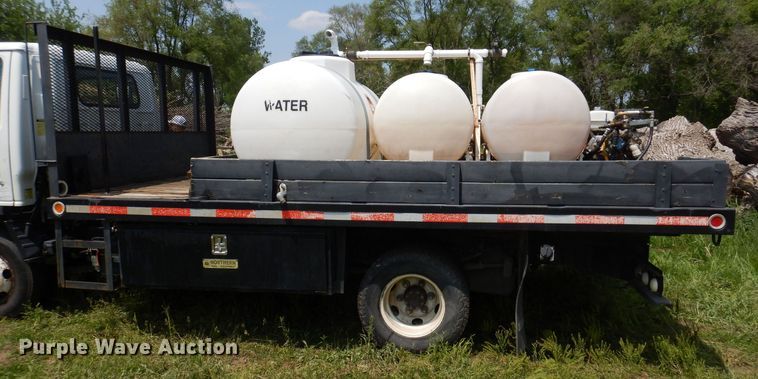 image for item JO9156 2005 GMC W4500  flatbed truck