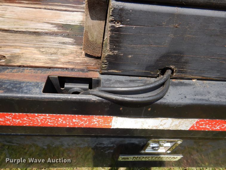 image for item JO9156 2005 GMC W4500  flatbed truck