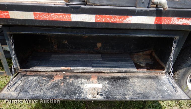 image for item JO9156 2005 GMC W4500  flatbed truck