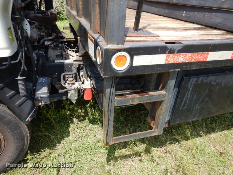 image for item JO9156 2005 GMC W4500  flatbed truck