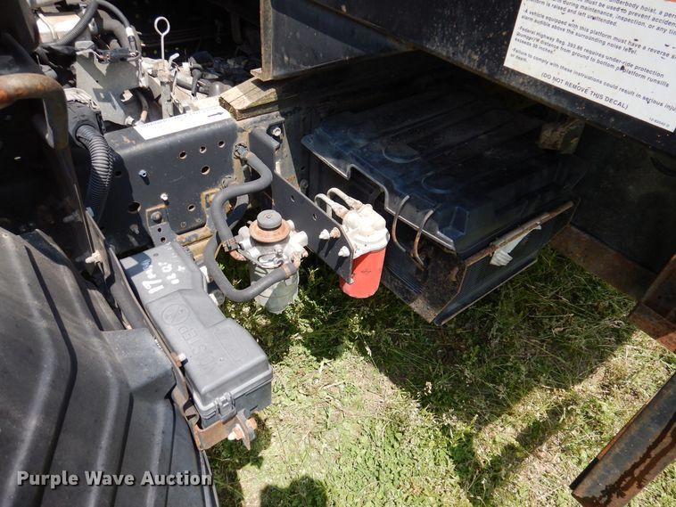 image for item JO9156 2005 GMC W4500  flatbed truck