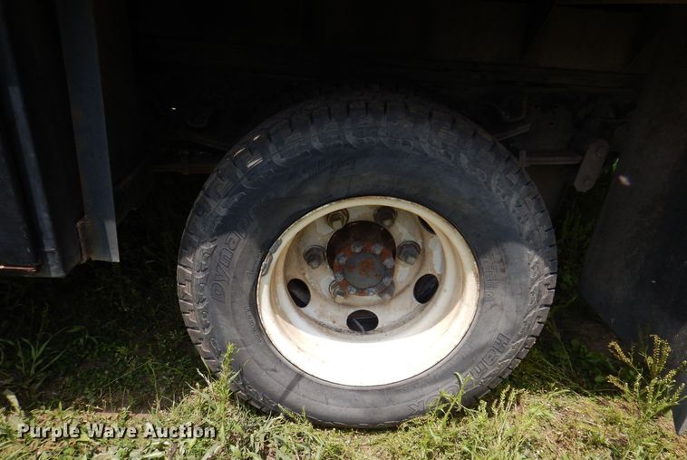 image for item JO9156 2005 GMC W4500  flatbed truck