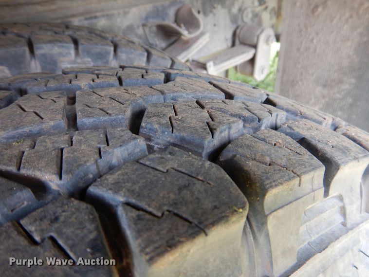 image for item JO9156 2005 GMC W4500  flatbed truck