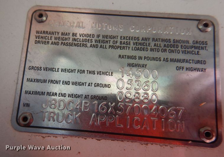 image for item JO9156 2005 GMC W4500  flatbed truck