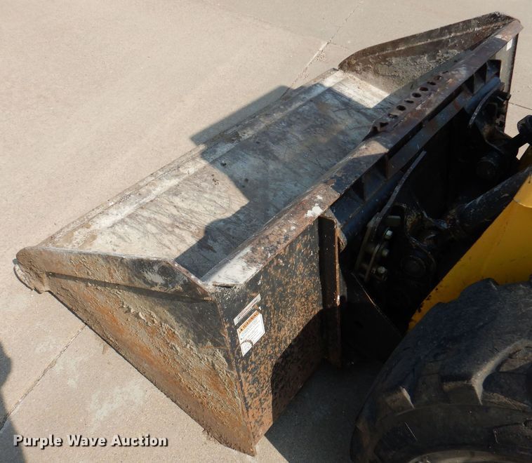 image for item JO9158 2012 Yanmar S220R  skid steer loader